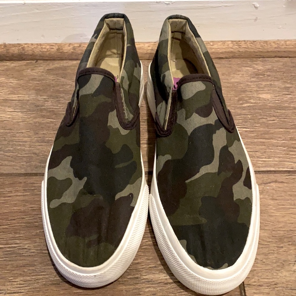 Restricted shoes Sneakers Green color Block shoes size 8.5